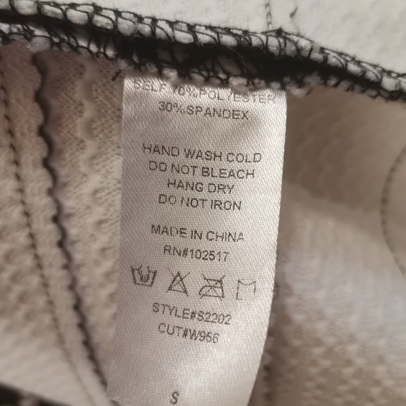 Soprano SMALL floral pleated stretch flare skirt - Picture 8 of 8